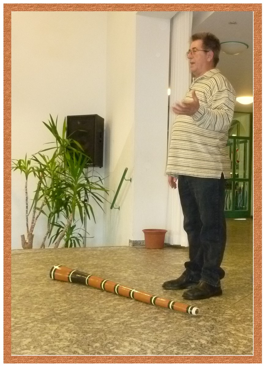 Herr K&ouml;stler und eines seiner Didgeridoos